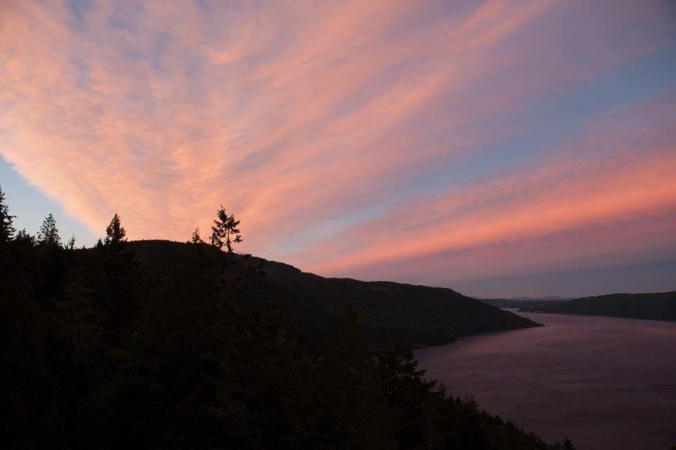 Moon Water Lodge Malahat Bagian luar foto