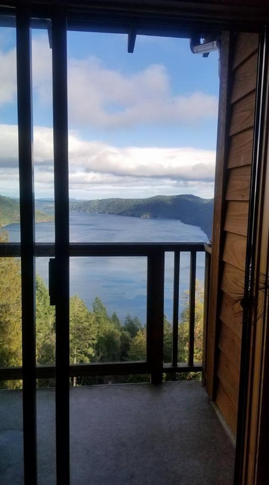 Moon Water Lodge Malahat Bagian luar foto