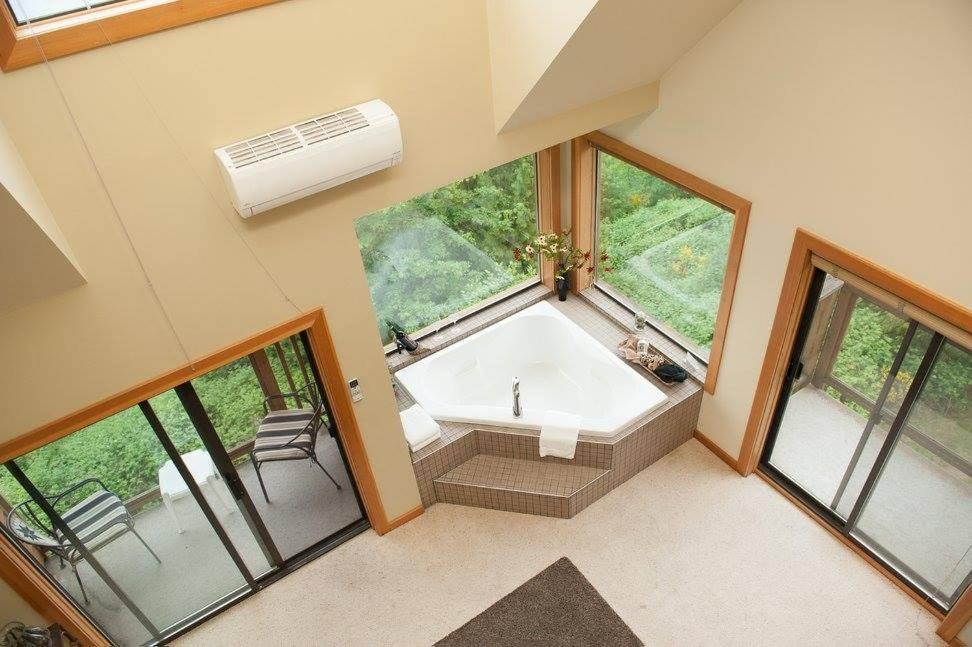 Moon Water Lodge Malahat Bagian luar foto