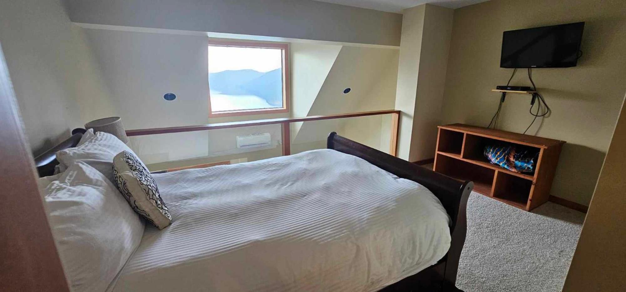 Moon Water Lodge Malahat Bagian luar foto