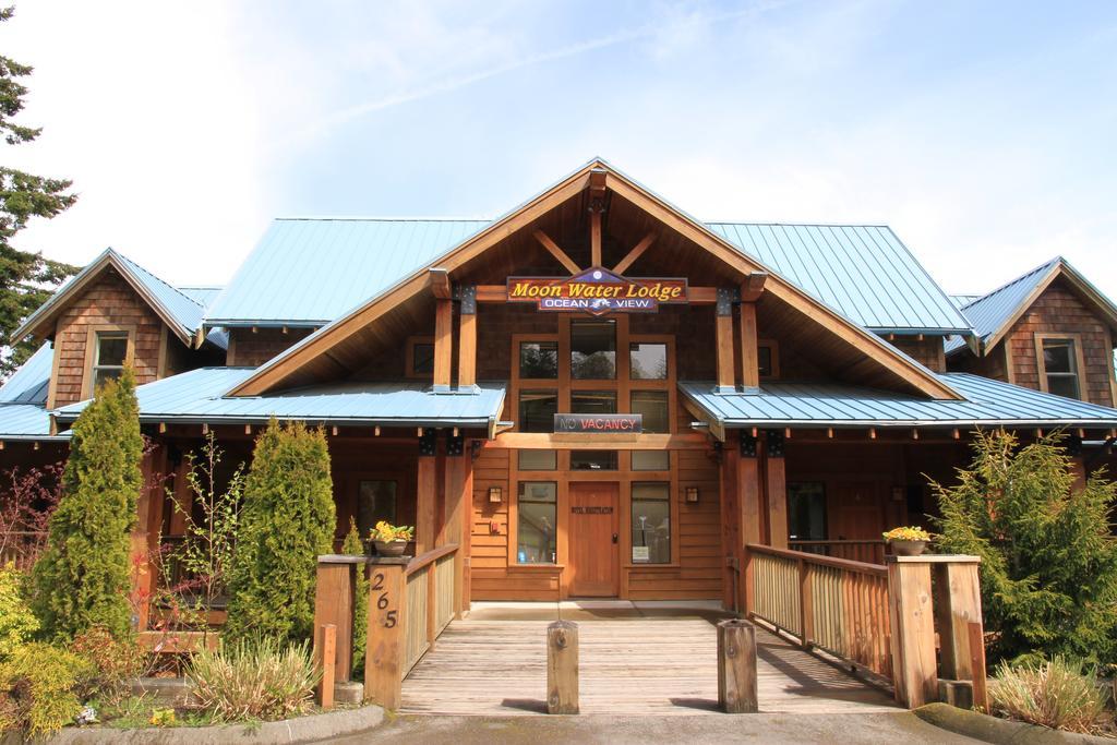Moon Water Lodge Malahat Bagian luar foto