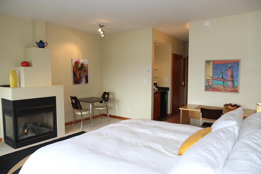 Moon Water Lodge Malahat Ruang foto